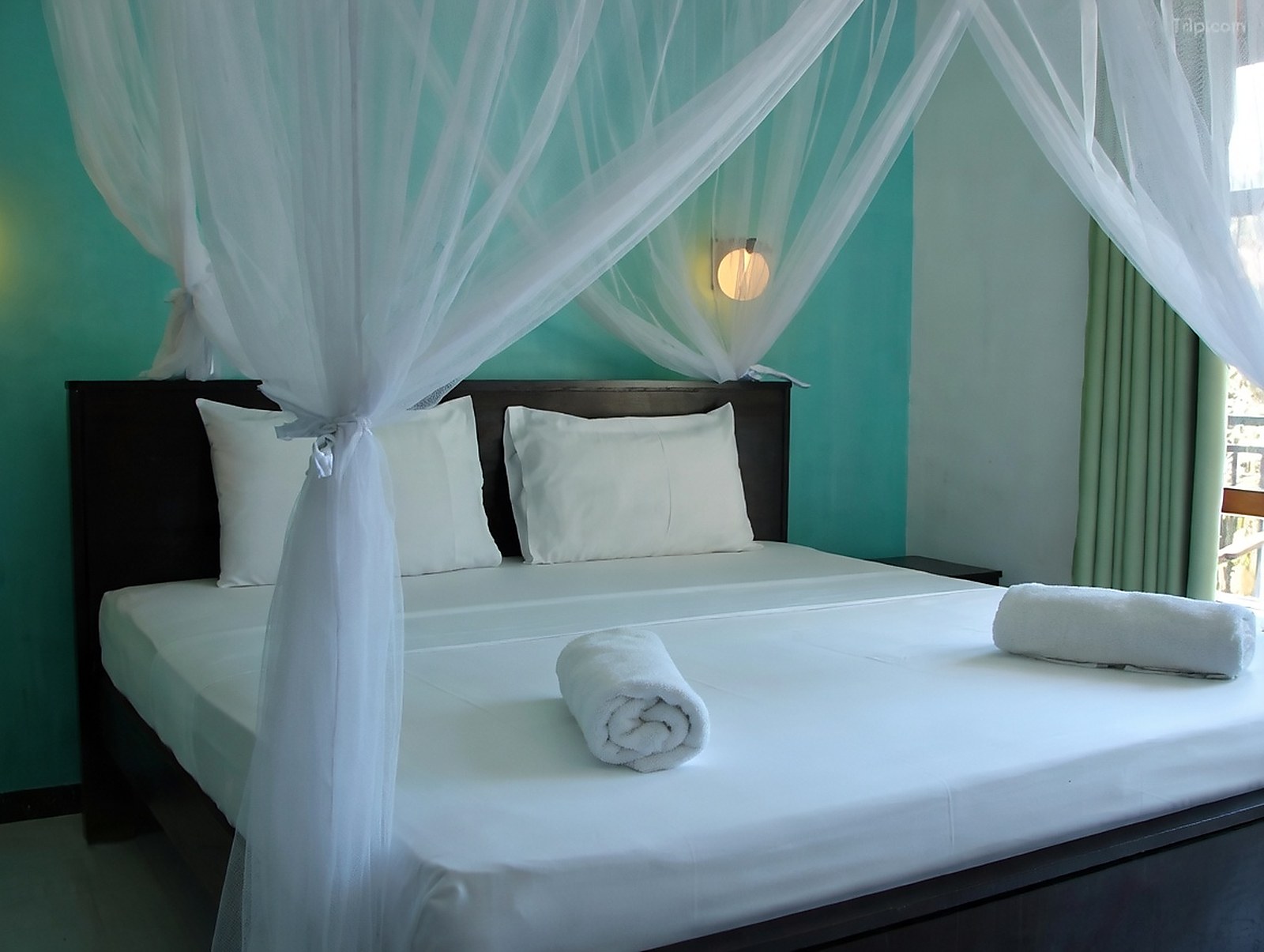 Deluxe Room canopy bed